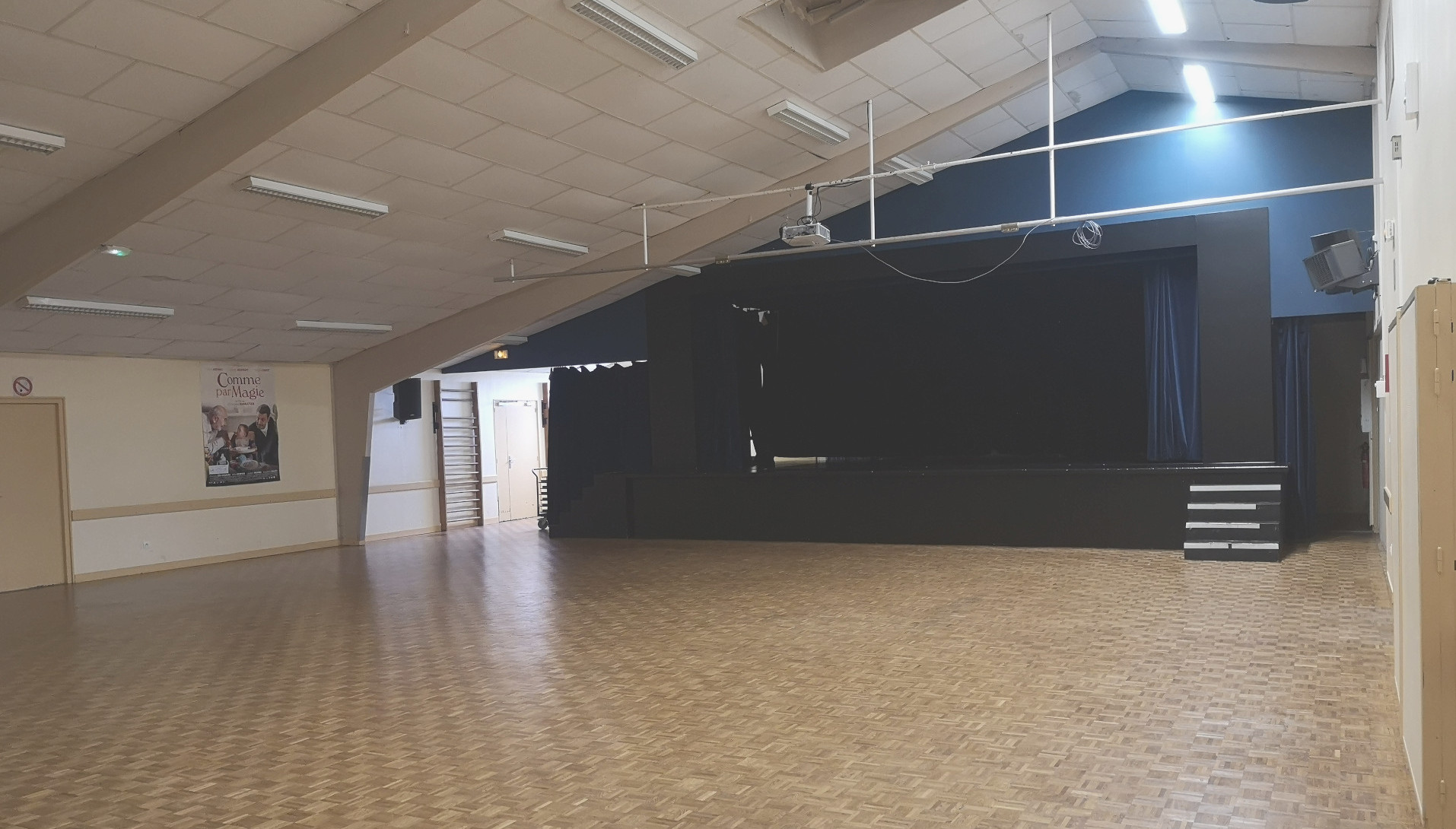 foyer rural salle parquet